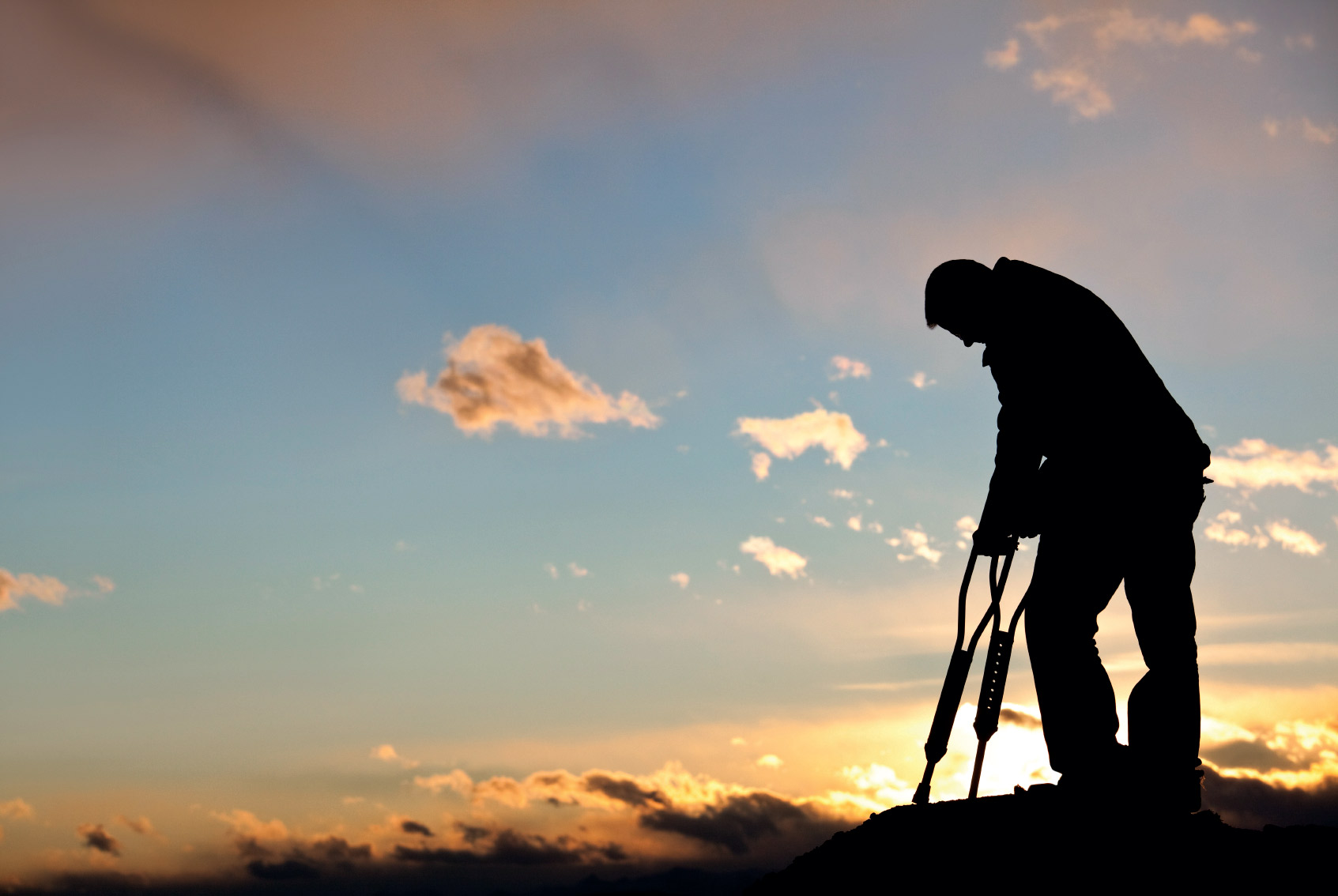injured-crutches